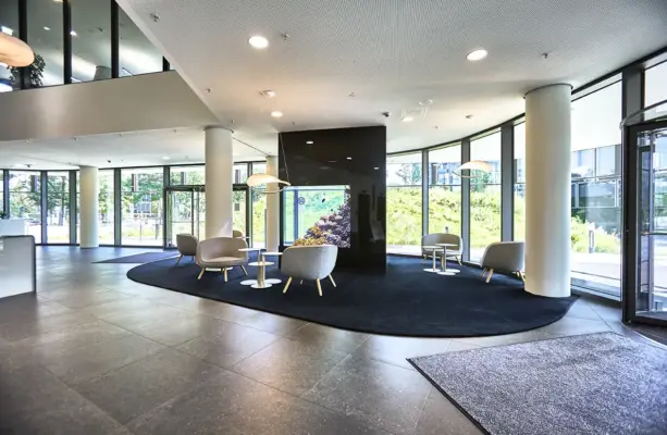 Real Estate Photography 3 Modern interior real estate photography Munich – elegant office lounge and lobby area with designer furniture and glass facade